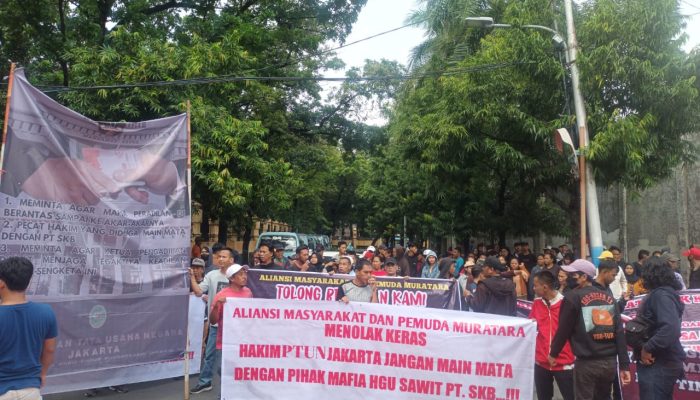 PTUN Jakarta dan MA Digeruduk! Massa Tuntut Hakim Tolak Gugatan PT SKB