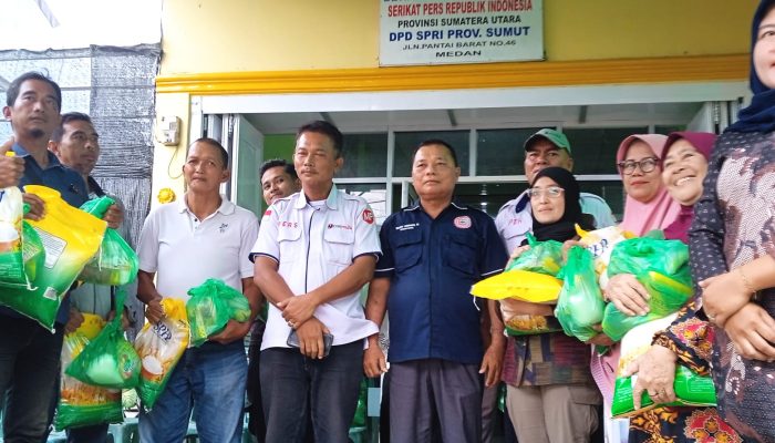 Ketua DPD SPRI Sumut Bersama Media Menggelar Bakti Sosial