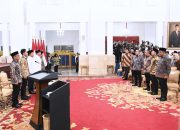 Presiden Prabowo Serahkan Zakat kepada BAZNAS di Istana Negara