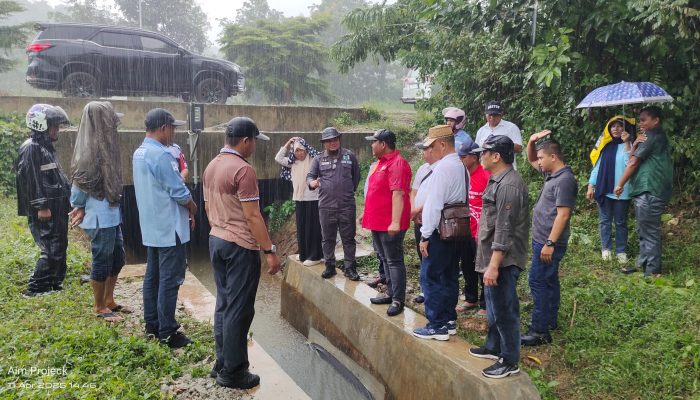 Ketua DPRD Konawe Kembali Mengecek Lokasi Saluran Air, BWS IV Kendari Lakukan Pembongkaran dan Penurunan Saluran Air