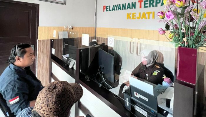 Diduga Jual Nikel Ilegal, PT. WIN, PT GMS dan Syahbandar Lapuko Dilaporkan ke Kejati Sultra