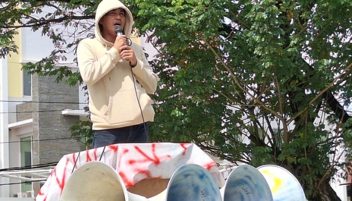 Konsorsium Lembaga Aktivis Sultra Geruduk Kanwil Kemenag Sultra Terkait Pembangunan Gedung Asrama Haji yang Terbengkalai