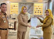 Wali Kota Kendari Serahkan Surat Tugas Plt Kepala Dinas Sosial dan Plt Lurah Mata