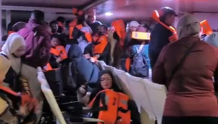 Ratusan Penumpang Kapal Feri KM Nuku Kendari – Langara Panik Dihantam Ombak dan Angin Kencang