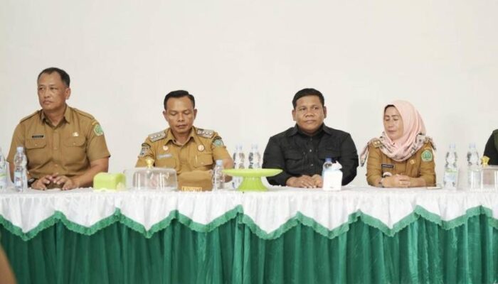 Dampingi Bupati Salurkan Bantuan, Ketua DPRD Konawe Apresiasi Pemda Konawe Gerak Cepat Turun Lapangan