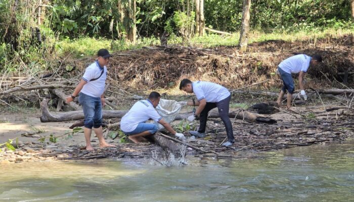 Rutan Unaaha Gelar Korve Bersihkan Wisata Batu Lapis Desa Garuda