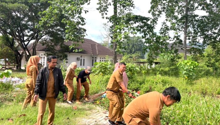 Laksanakan Gerakan Indonesia ASRI, Pemda Koltim lakukan Pembersihan Lingkungan