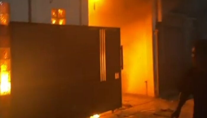 Warga Panik, Rumah di BTN Pesona King Adam 2 Terbakar