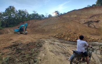 Galian C Ilegal di Kecamatan Toari Merusak Jalan Aspal, Merusak Aset Pemda, Membahayakan Siswa SMA, Camat Toari Terkesan Tutup Mata