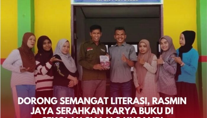 Dorong Semangat Literasi, Rasmin Jaya Serahkan Karya Buku di Sekolah SMA N 2 Kusambi