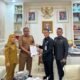 Sekda Kendari Serahkan Surat Tugas Plt Lurah Anawai, Pelayanan Masyarakat Dipastikan Tetap Berjalan