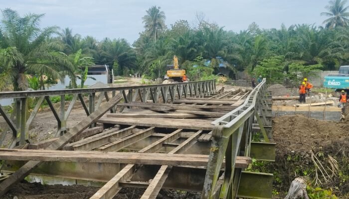 Jembatan untuk Rakyat, Tapi Lahan Rakyat Dirusak pada Pelaksanaan Proyek Polo 13,5 Miliar