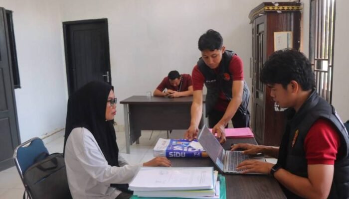 Polisi Geledah Kantor DPMD Konawe Utara