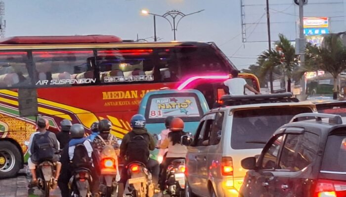 Pool Bus Ilegal Diduga Jadi Biang Kerok Kemacetan di Jalan Sisingamangaraja Medan