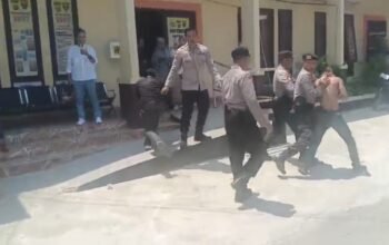 Aksi Jilid II Rakyat Nusantara: Sorot Dugaan Material Proyek Pantai Tondowolio Berujung Ricuh